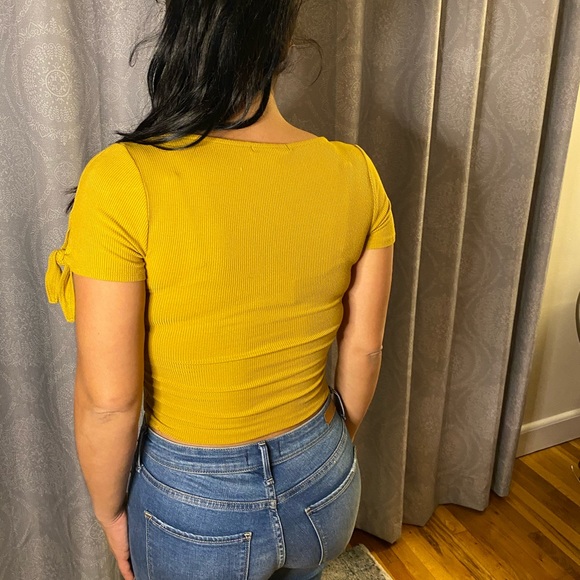 Mustard crop tshirt - Picture 2 of 2